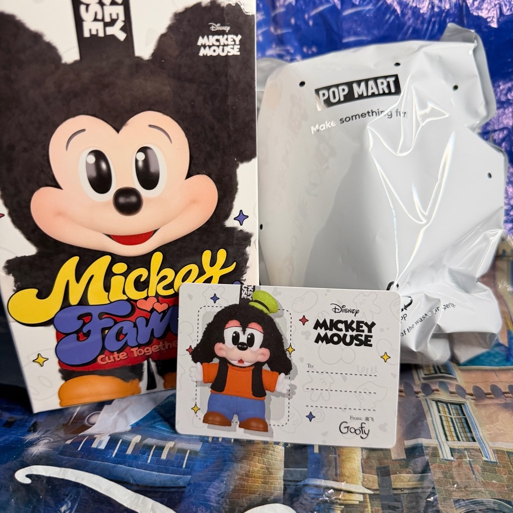 Goofy Disney Pop Mart Mickey Family Cute Together Keychain Series NWT